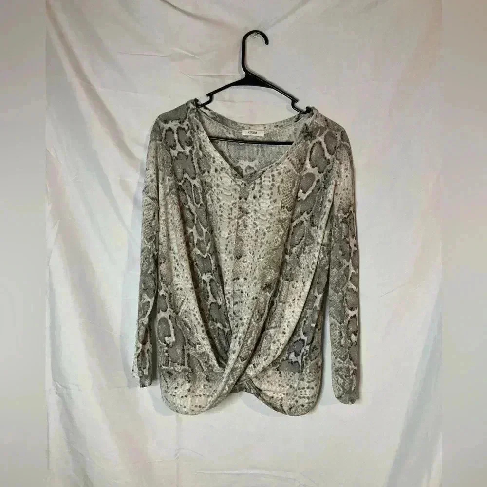 Cherish long sleeve ‎ to with snakeskin design